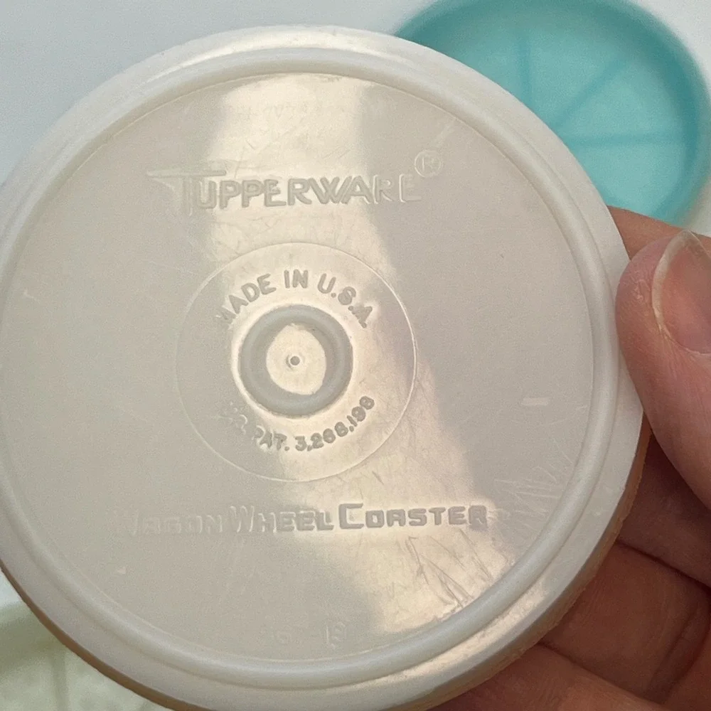 Vintage‎ Tupperware Wagon Wheel Coaster Set of 8 Pastel Colors with Caddy 567-13